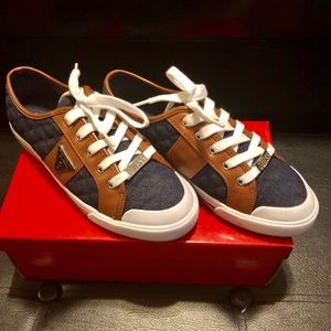 7.5 Guess Sneakers